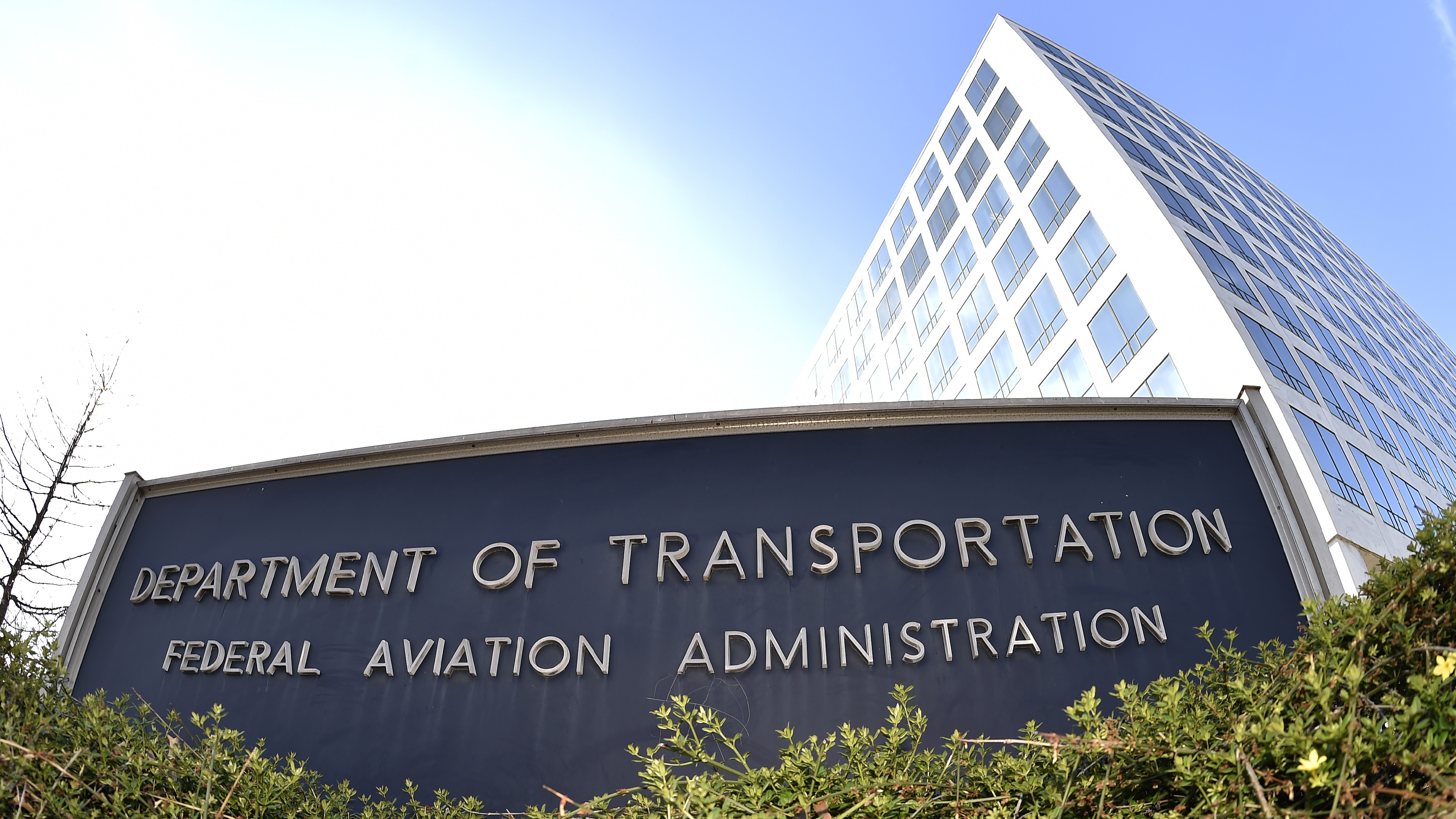 How the government shutdown is affecting the FAA