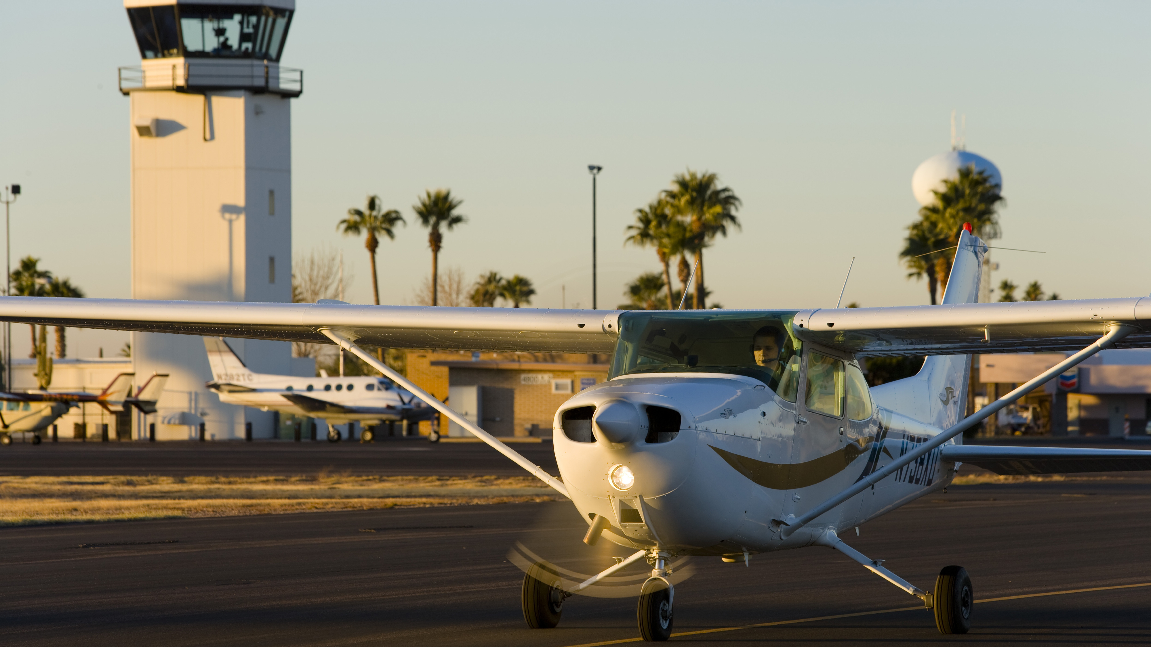 City revises Falcon Field landing fee proposal, AOPA concerned