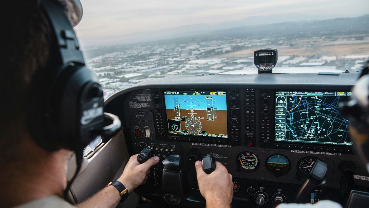 A Tale of Two Pilots: Who’s PIC and Who Can Log It?
